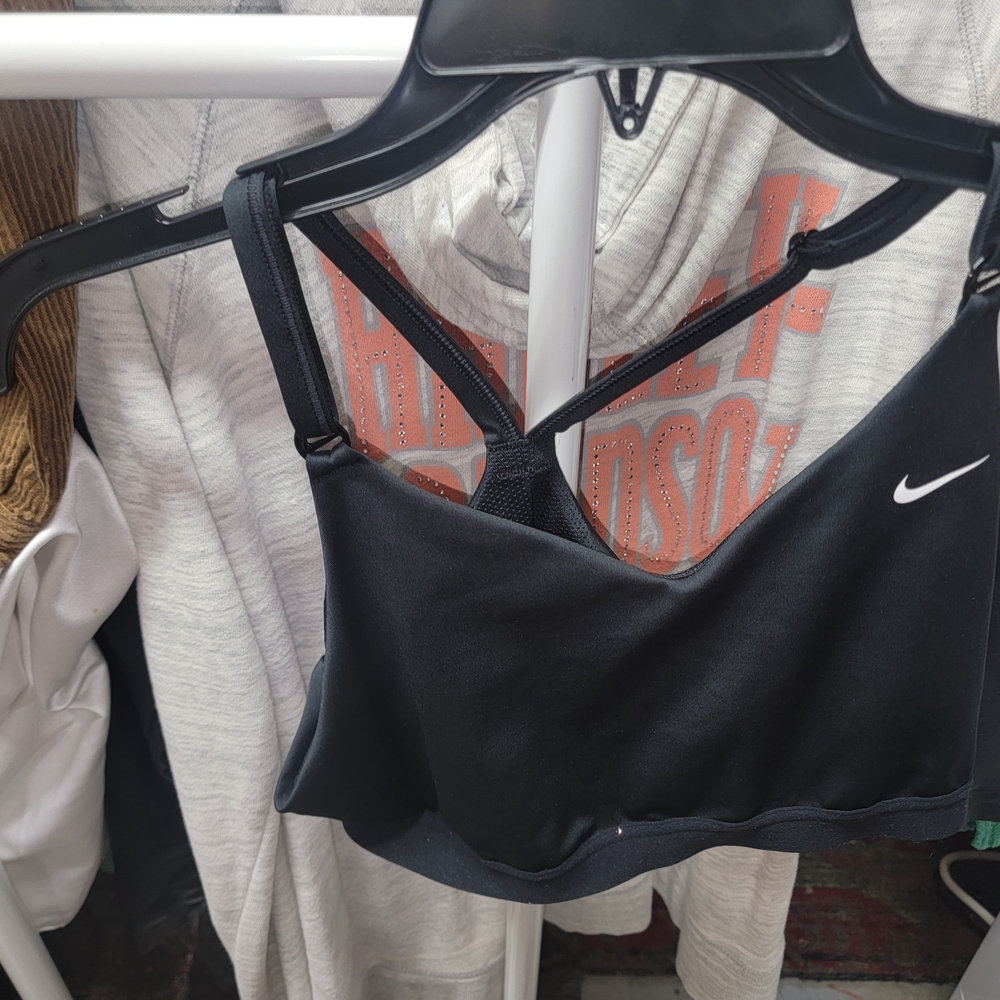XL Nike Women's Black Sports Bra And Yellow Hat Bundle